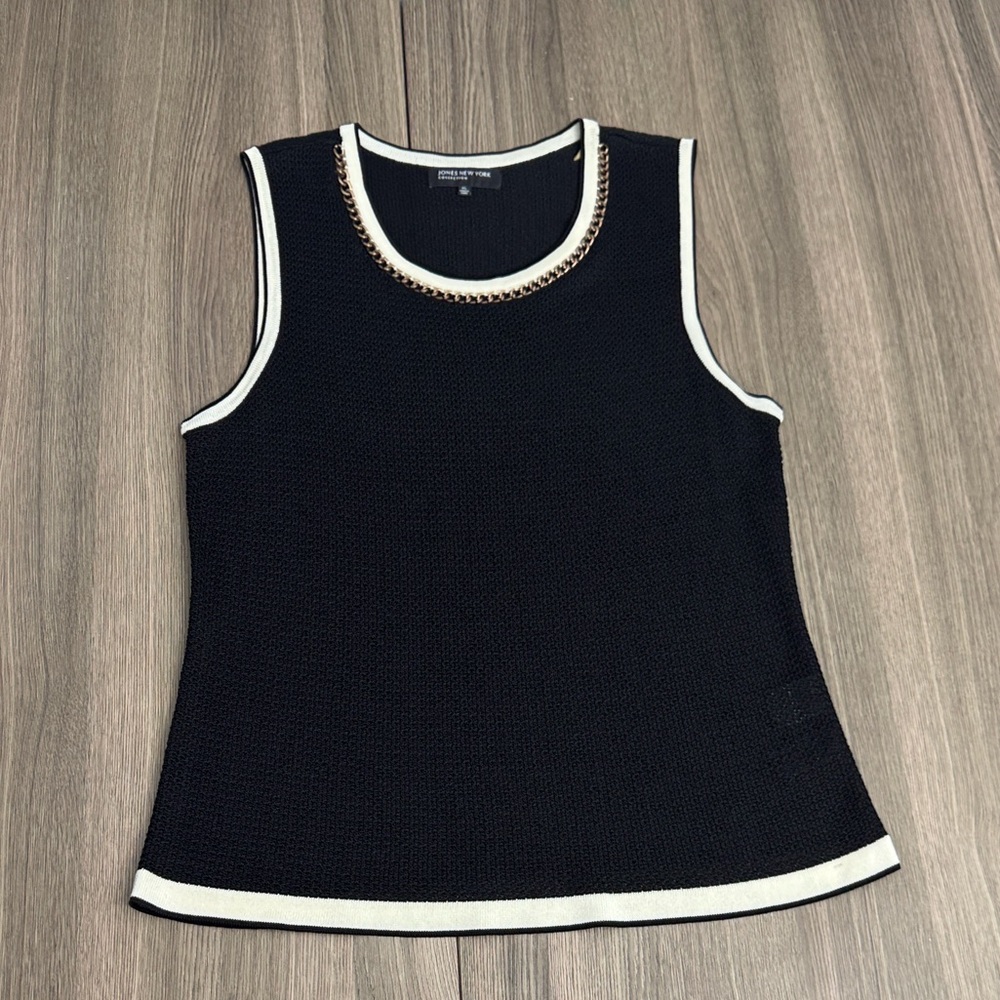 Jones New York Sleeveless Knit Top with Gold Chain Detail – Size XL